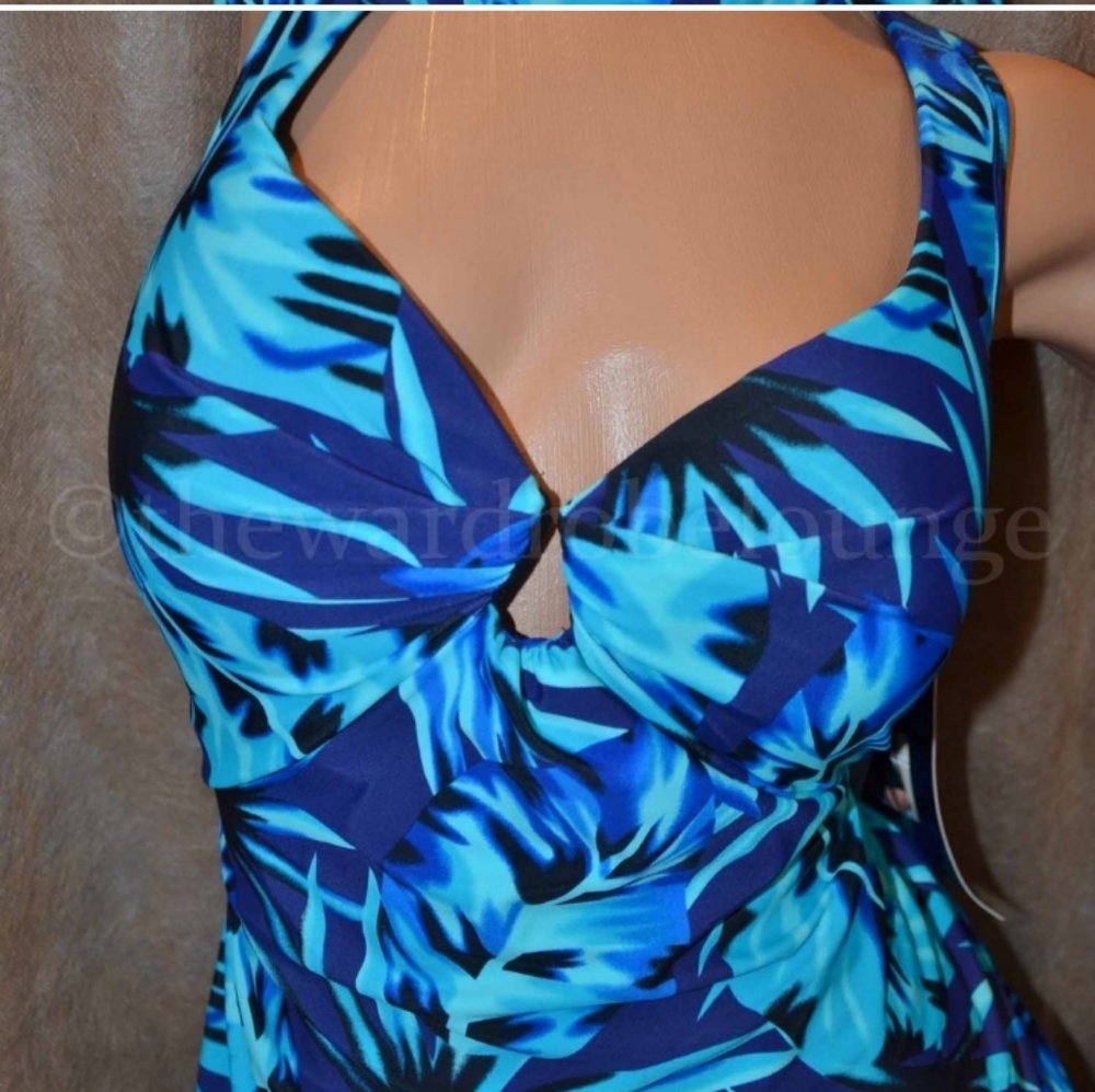N W/O T, Shore Shape Swimwear